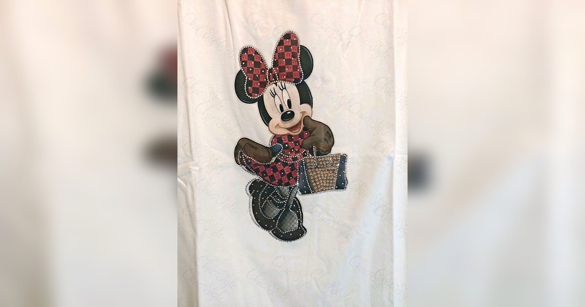 Weißes Shirt mit Minnie Maus Druck – Chic in Style