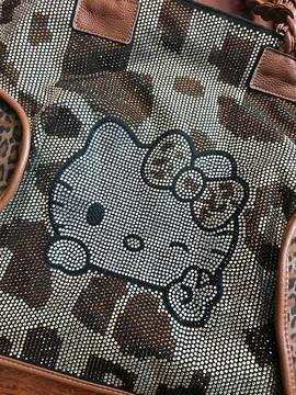 Damen Tasche braun Leo 50x40x15 mit Hello Kitty Print – Damenmode Live Shopping
