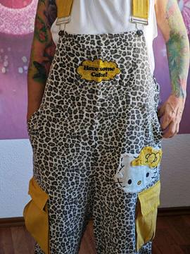 Damen Latzhose Leo Weiß Taschen Länge 103 mit Hello Kitty Print – bis Gr. 46 – Damenmode Live Shopping